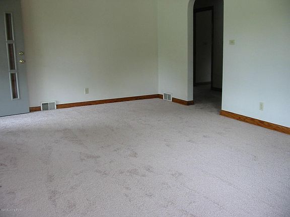 3rd image of 4807 Oak Park Dr