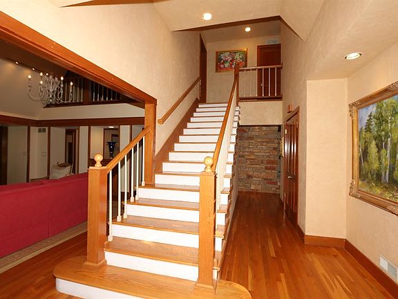 3rd image of 8130 Ravenswalk Ln