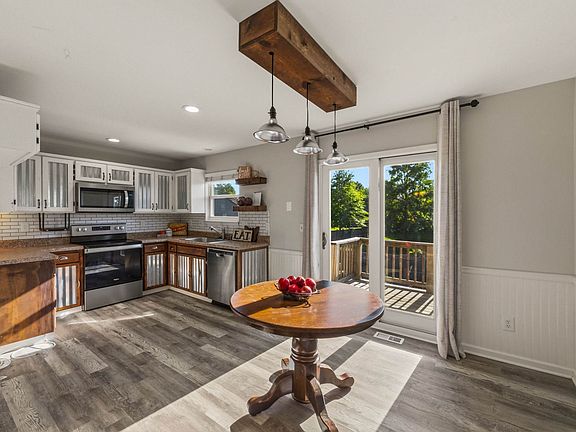 3rd image of 316 Creekside Ct