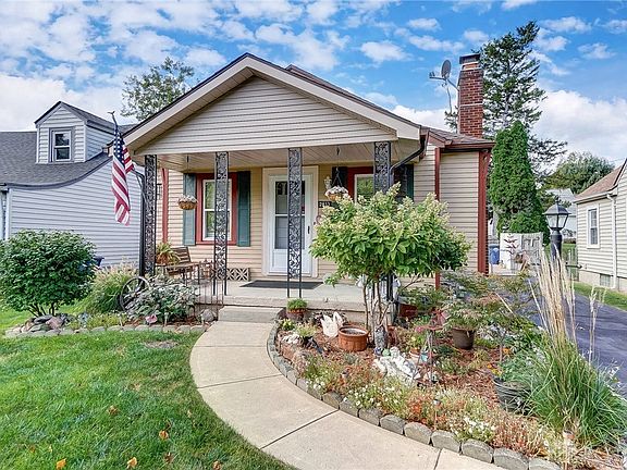 3rd image of 2833 White Oak Dr
