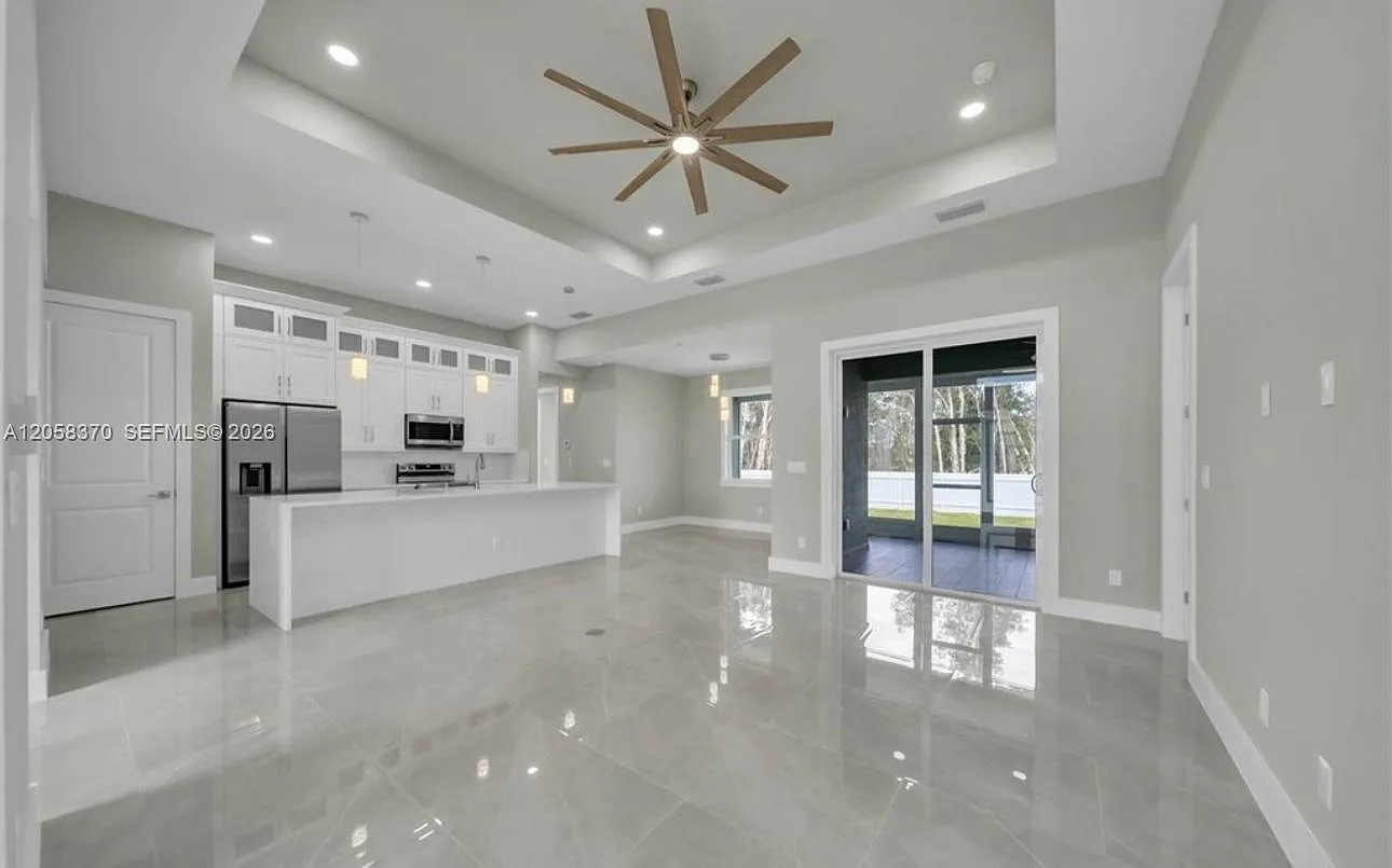 3 bed, 2.0 bath, 1630 sqft, $2,300 — Photo 4