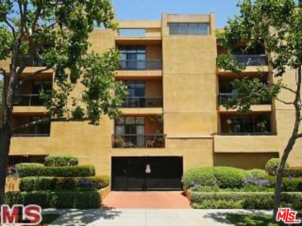 1st image of 1630 Greenfield Ave APT 303