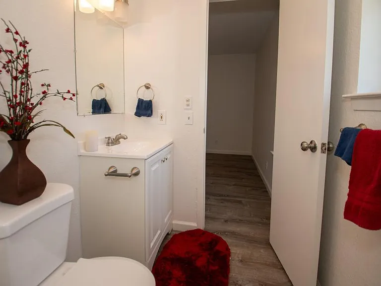 800 Oak Grove Ln — Photo 14