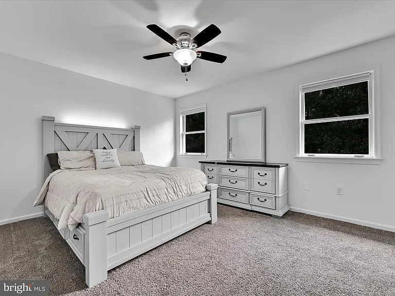120 Duquesne Dr — Photo 16