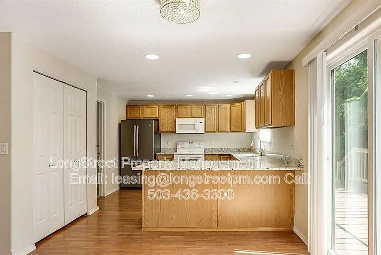 332 NE Carmen Pl — Photo 11