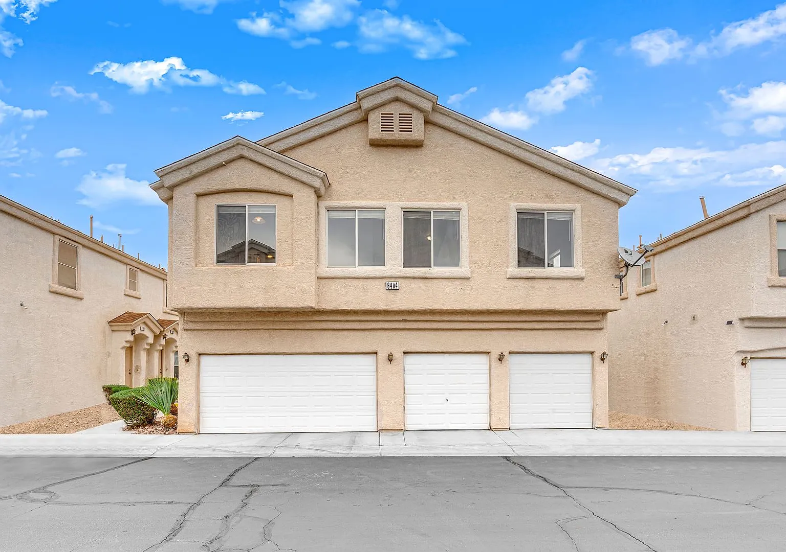 Charming 2 bedroom 2 bathroom townhome — Photo 1