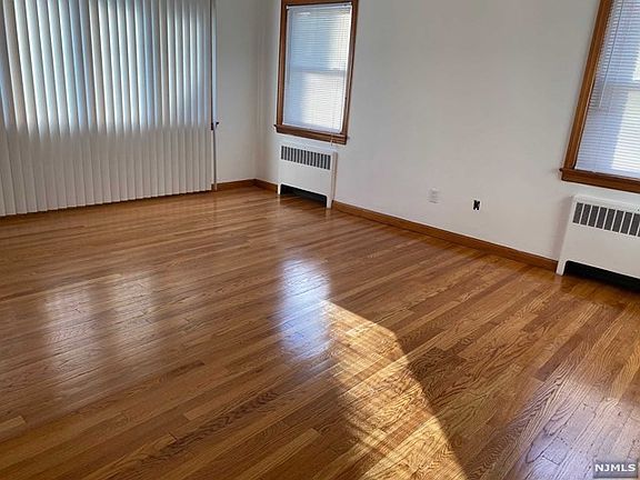 5th image of 60 Crystal St