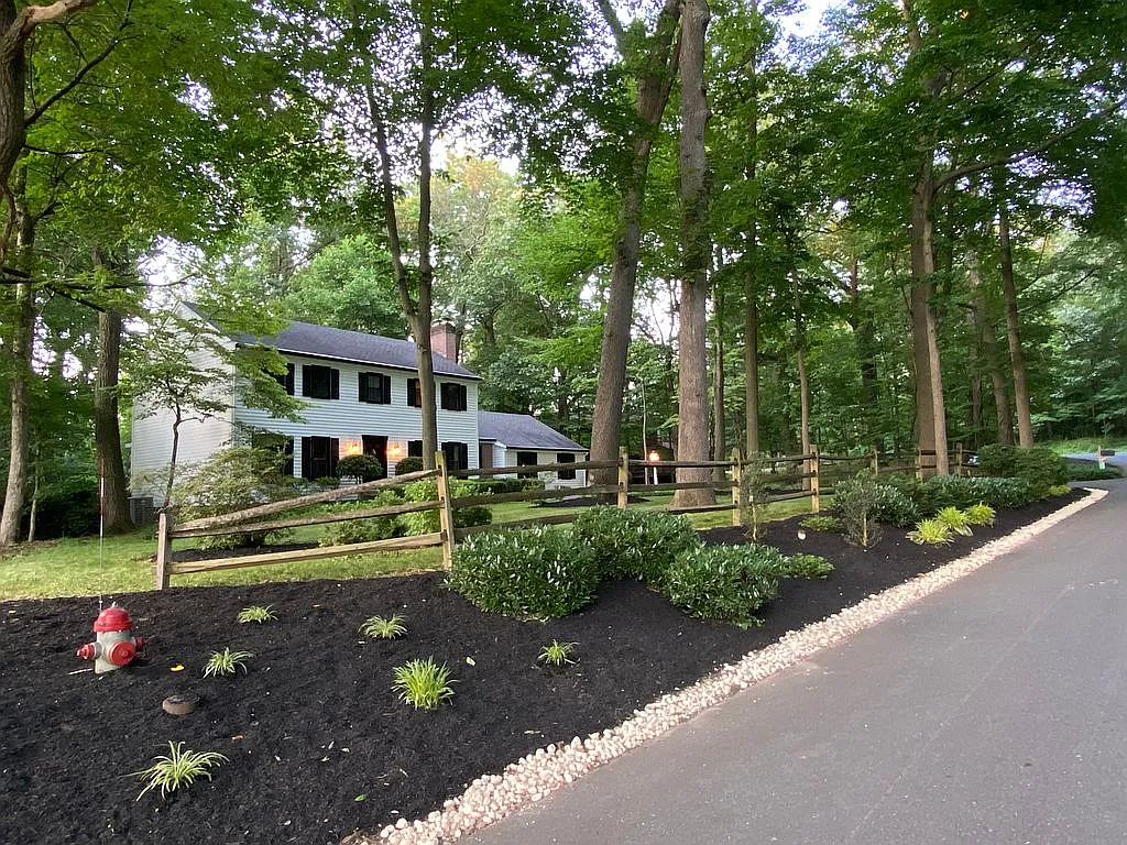 943 Woodridge Blvd photo 1