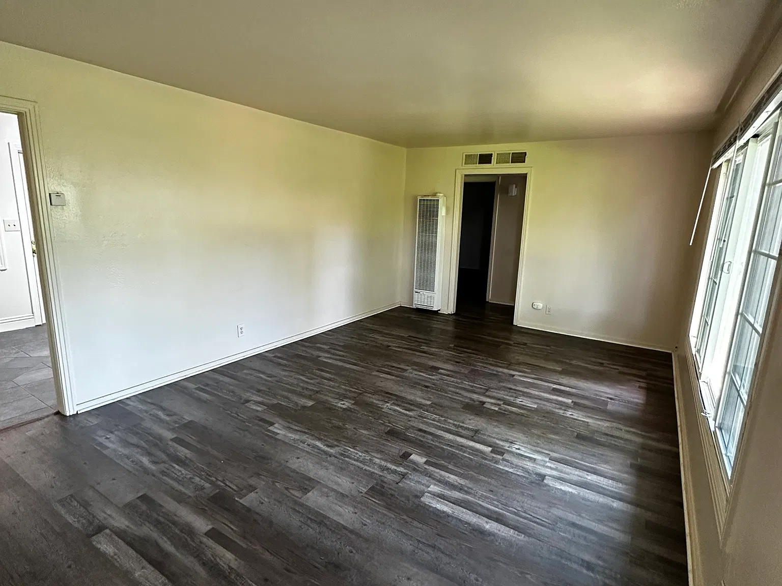 2 bed, 1000 sqft, $1,400 — Photo 2