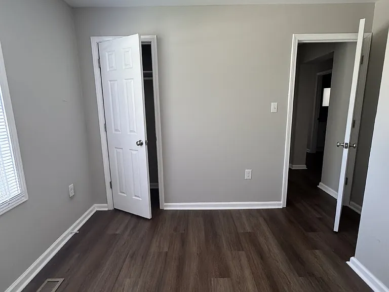 1754 Meadowbrook Ter #B — Photo 8