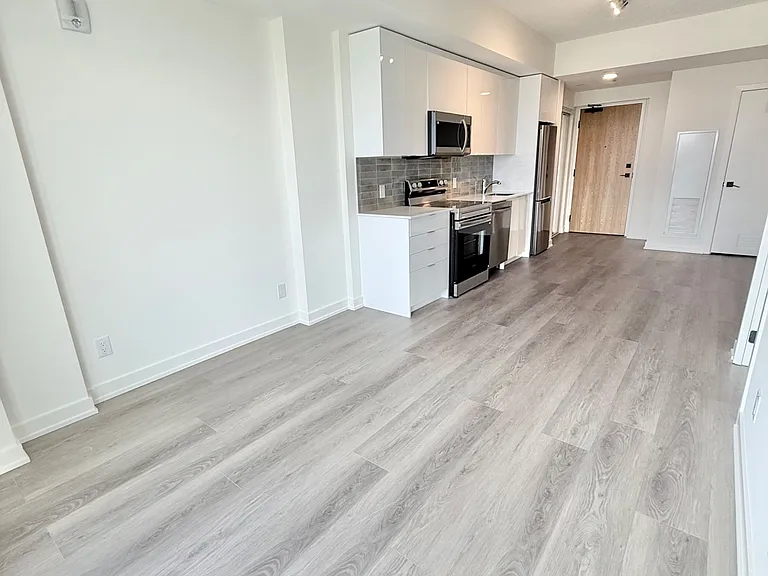 33 Erie Ave #1012 — Photo 6