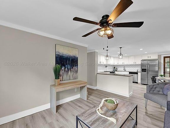 4th image of 821 47th Way S