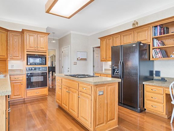 4th image of 1086 Inneswood Dr