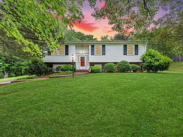 5824 Arcturus Dr, Roanoke, VA 24018