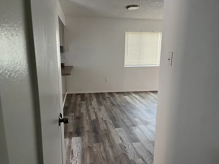 Updated 2 Bed Apt. W/ Large Yard in the NE Heights — Photo 7
