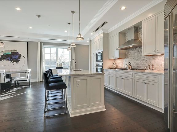 5th image of 3000 Royal Ct Unit 3215