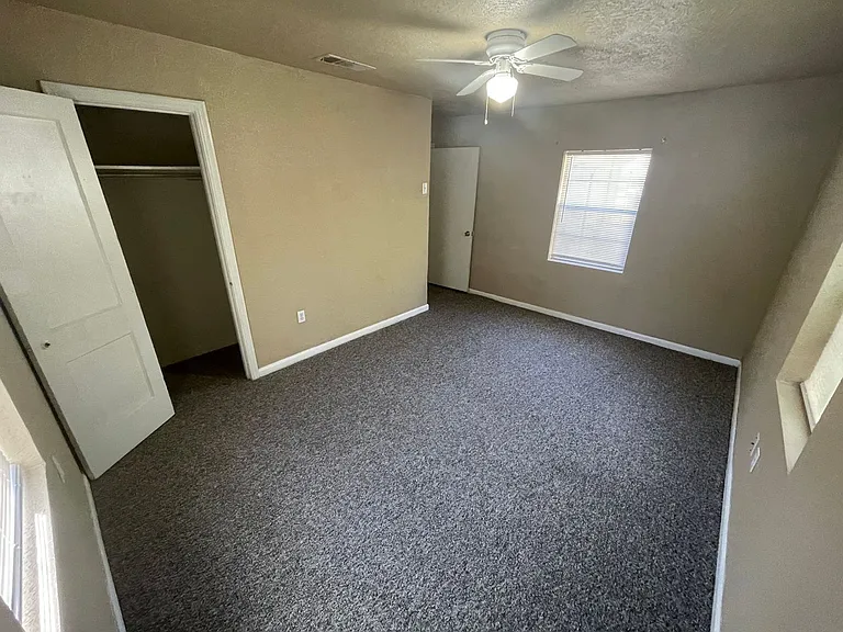 2640 Harrison St — Photo 6