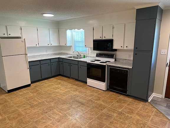 3rd image of 2626 Corey St