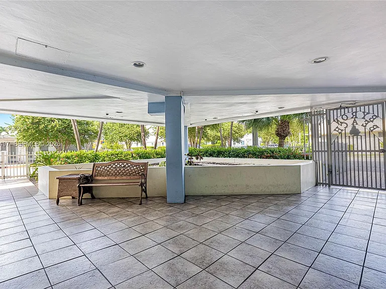 8340 Harding Ave #201 — Photo 32