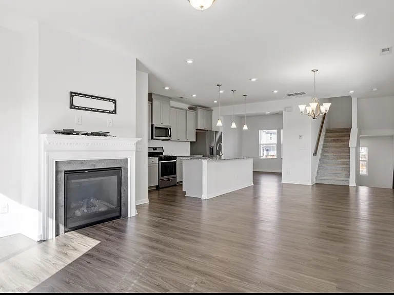 1018 Salt Glaze Ln — Photo 9