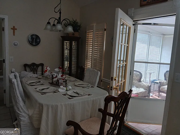 817 Ashton Pl — Photo 3