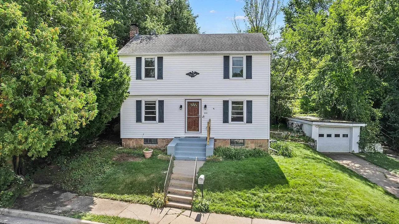 330 Drake Street — Photo 1