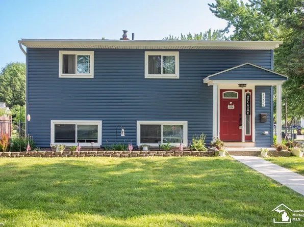 31866 Lynne Dr, Rockwood, MI 48173