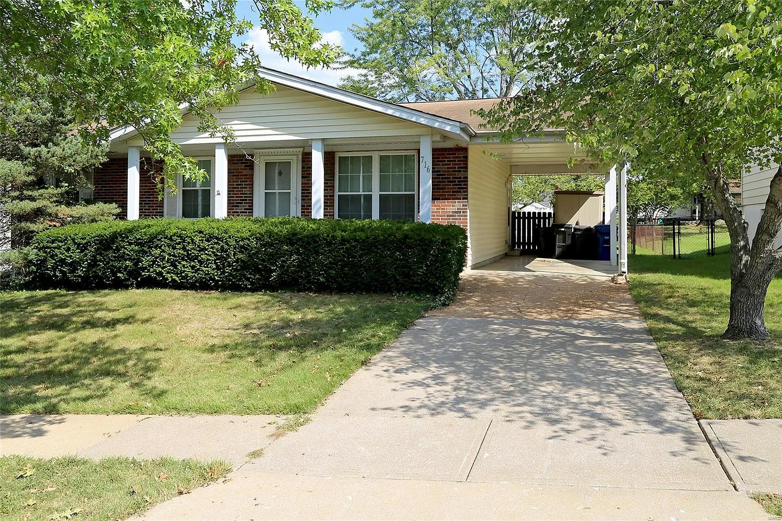716 Stonesign Dr photo 1