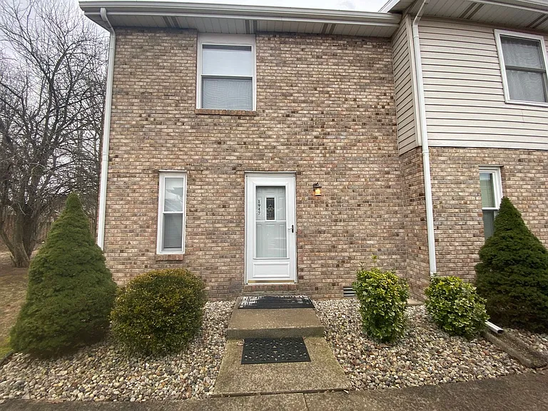 1947 Bonnie Ct — Photo 1