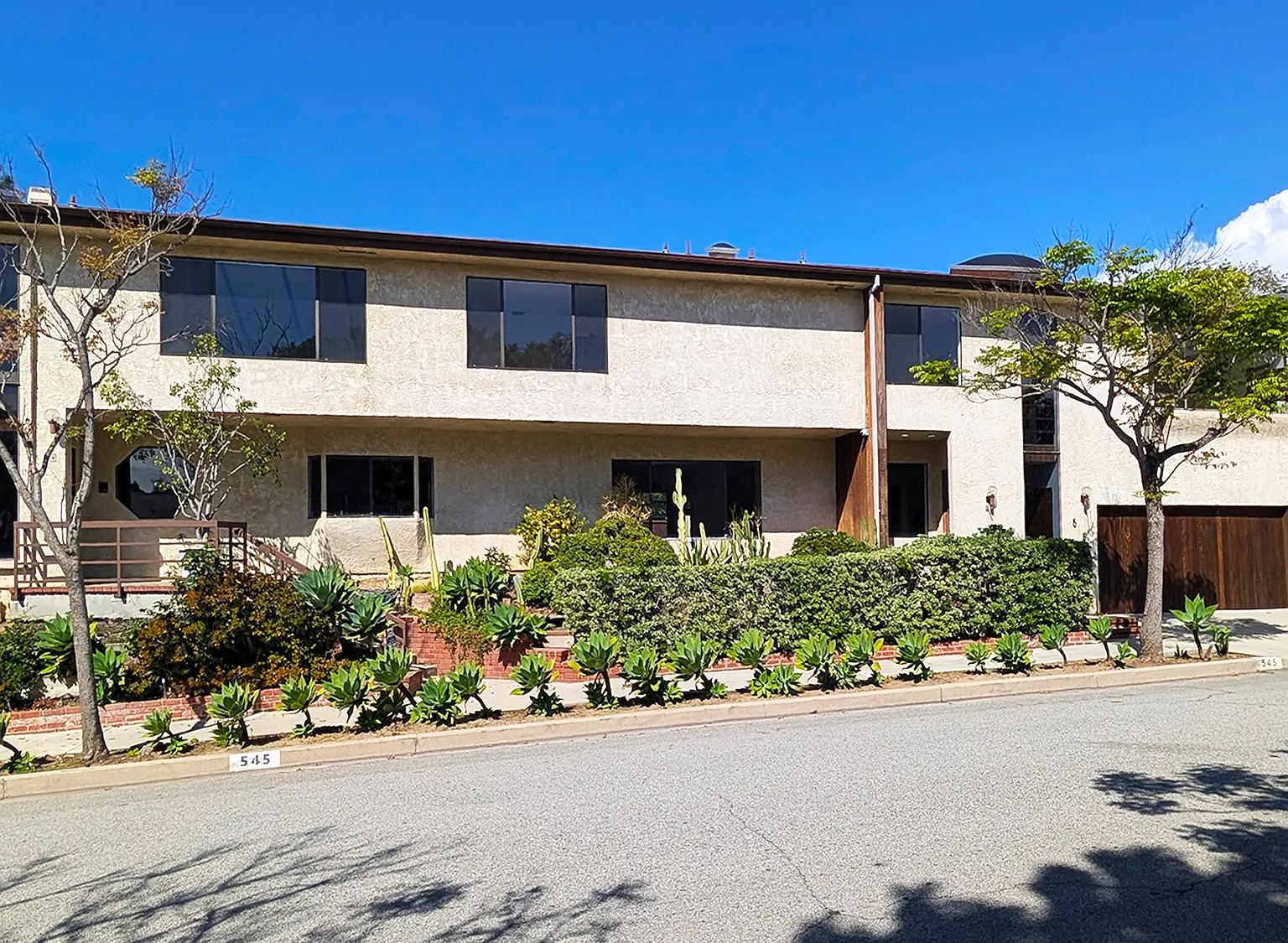 Beautiful, Mid-Century Modern 7 Bedroom / 6.5 Bathroom in Beverly Hill — Photo 1