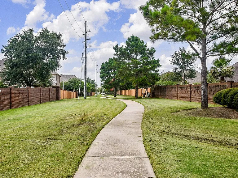 28426 Rolling Ridge Dr — Photo 44