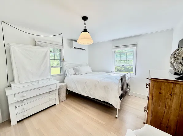 29 Crescent Beach Road, Owls Head, ME 04854
