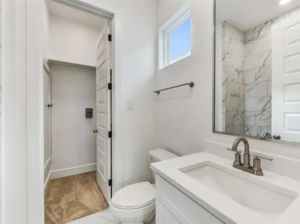 806 Fisher St #E, Houston, TX 77018