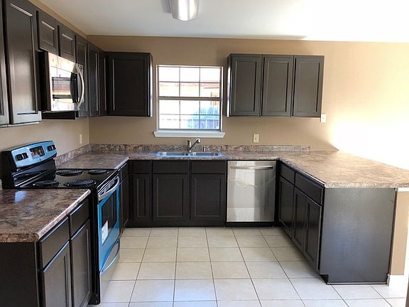 4th image of 1101 Diamond Dr