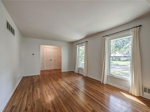 4th image of 10806 W 100th Pl