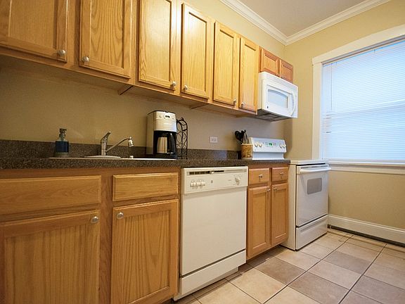 2nd image of 1596 Oak Ave APT 3