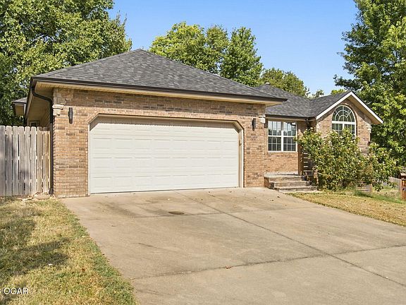 2nd image of 809 S 14th Ave