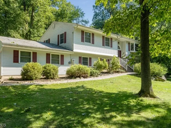 21 Winding Way, Holland Twp., NJ 08848
