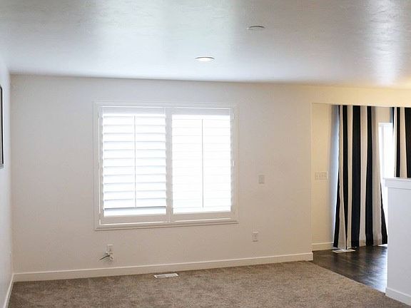 3rd image of 59 E Bluegrass Row