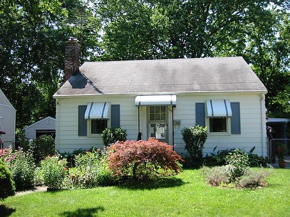 2nd image of 709 Carver St