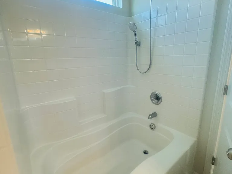 121 Kings Parish Ct — Photo 8