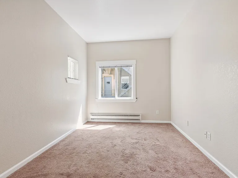 2070 University Avenue — Photo 23