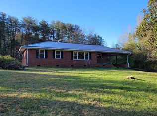 661 Country Rd, Saxe, VA 23967