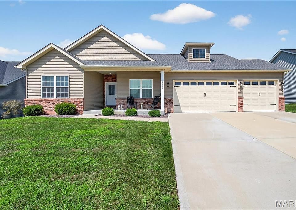 1st image of 1827 Crimson Oak Dr