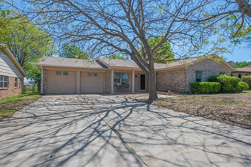 303 Manning Dr Photo 1
