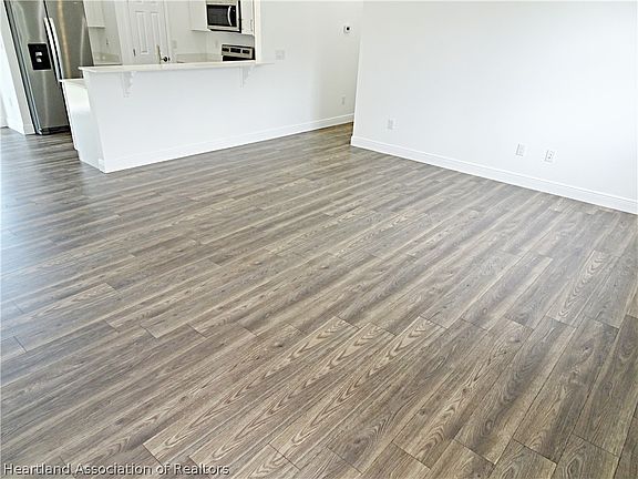 5th image of 503 Lake Helen Dr