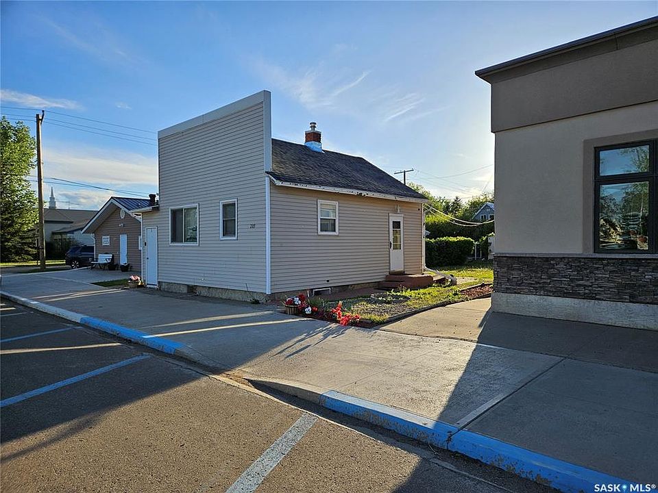 1st image of 205 Main STREET