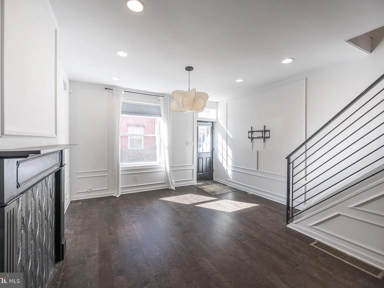 3 bed, 1.5 bath, 1300 sqft, $3,495 — Photo 3