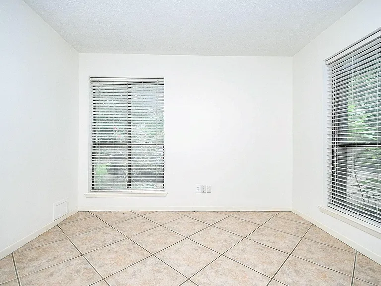 6702 Spring Leaf Dr — Photo 27