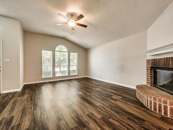 4th image of 7913 Buttonwood Dr